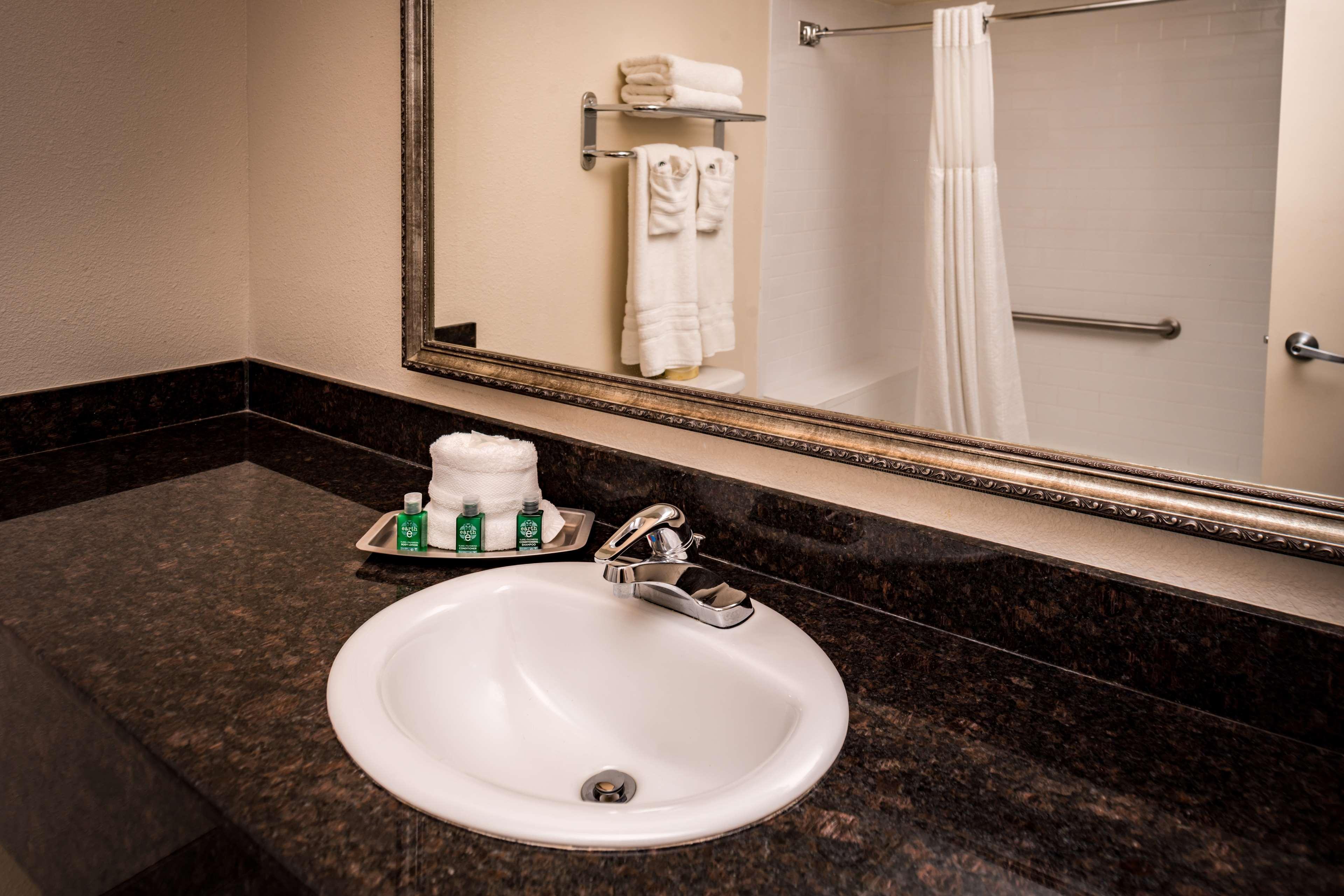 Best Western Airport Albuquerque Innsuites Hotel & Suites Exterior photo