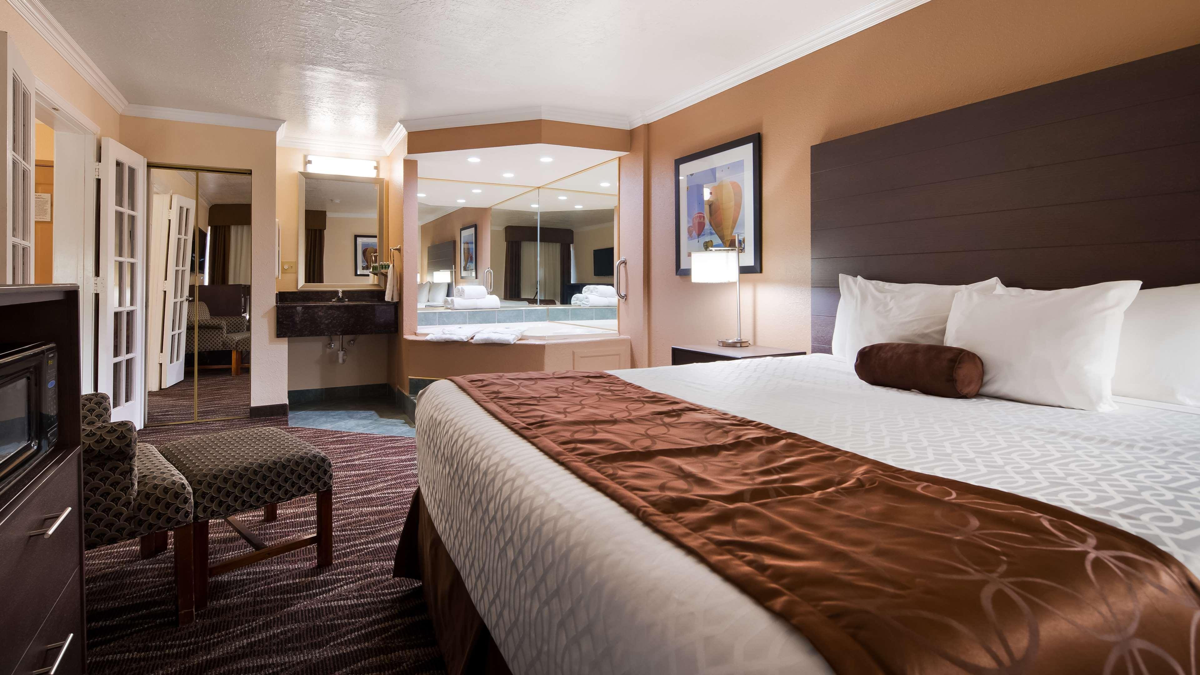 Best Western Airport Albuquerque Innsuites Hotel & Suites Exterior photo