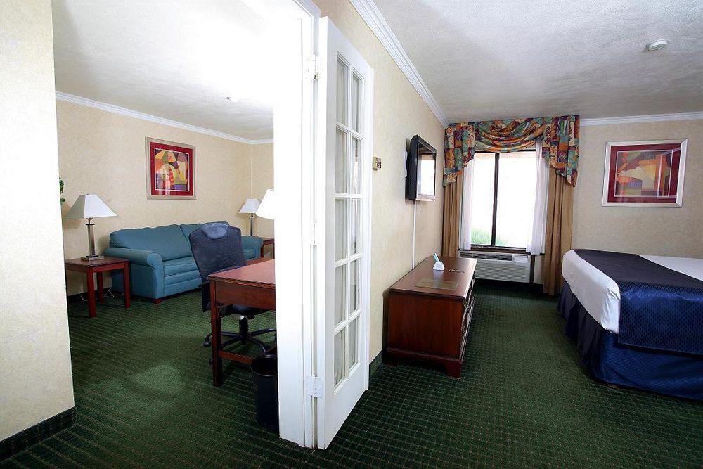 Best Western Airport Albuquerque Innsuites Hotel & Suites Exterior photo